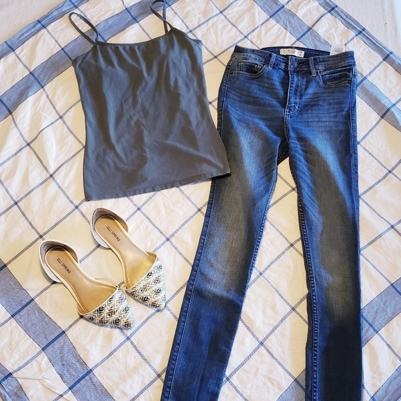 Abercrombie & Fitch Denim - 🪴bogo FREE🪴 Abercrombie High Rise Super Skinny Jean Size 0/25 SHORT